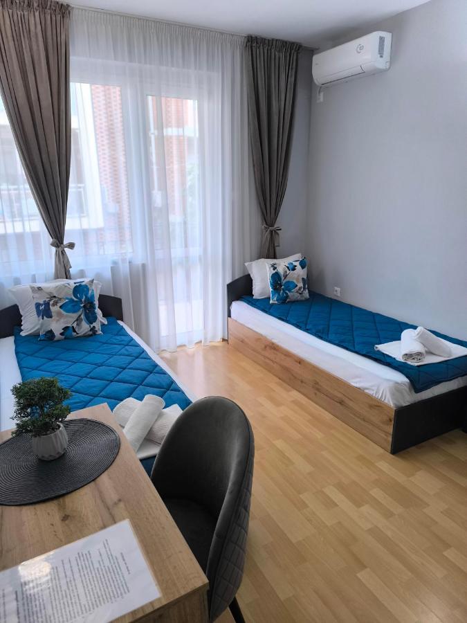 Zweibettzimmer mit Balkon