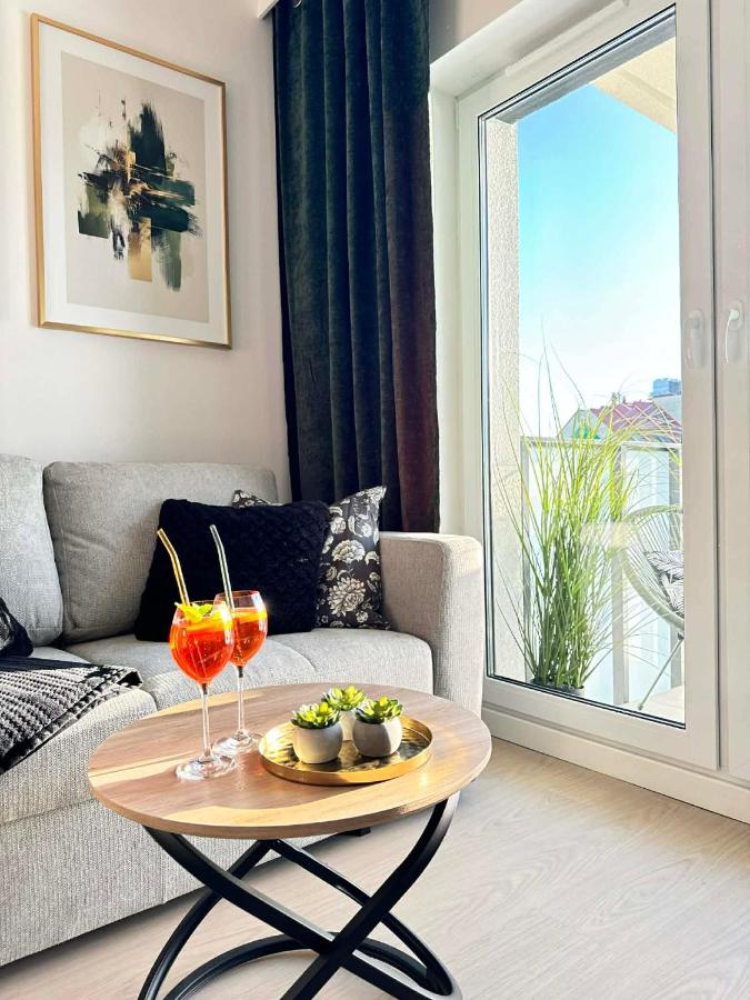 Aura Sky Apartament with Balkon & Parking - B&B Stettino