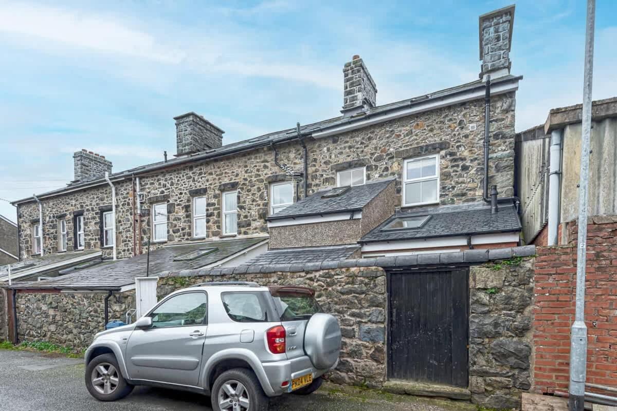 Glanrhyd Townhouse in Central Dolgellau with Parking and Bike Storage - Chambres d'hôtes Dolgellau