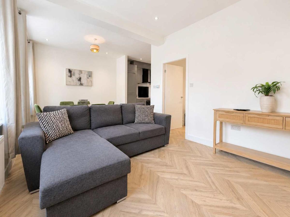 Beautiful House 2BR - Sleeps 6 - Free Parking - Huddersfield - B&B Elland
