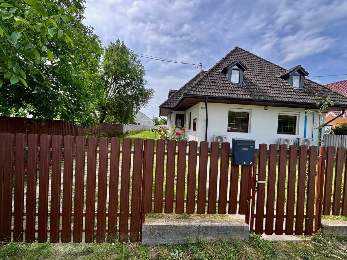 Családfa Vendégház - Ferienwohnung Ságvár