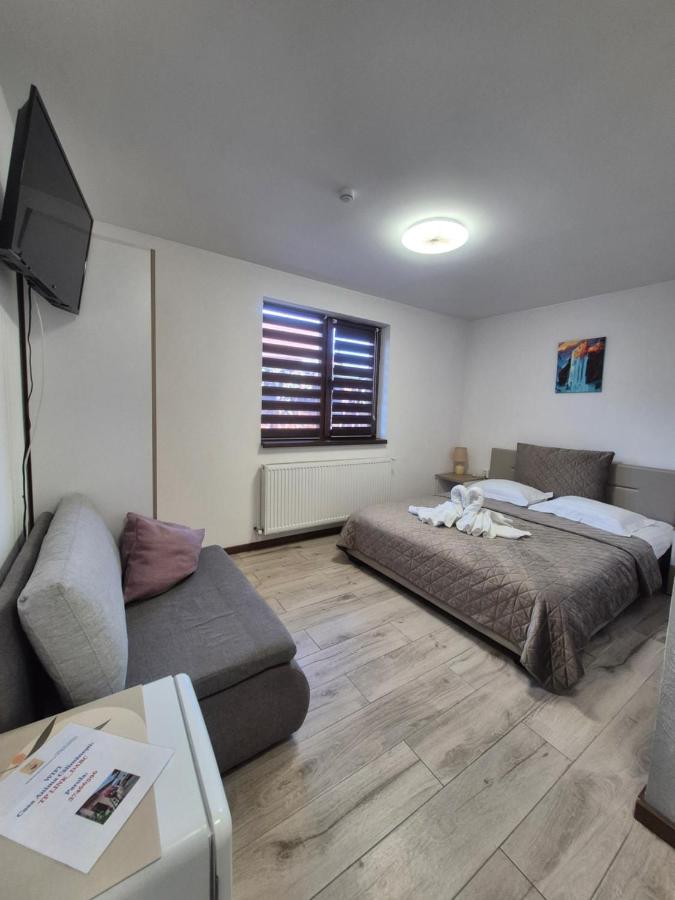 Deluxe Room (2 Adults + 1 Child)