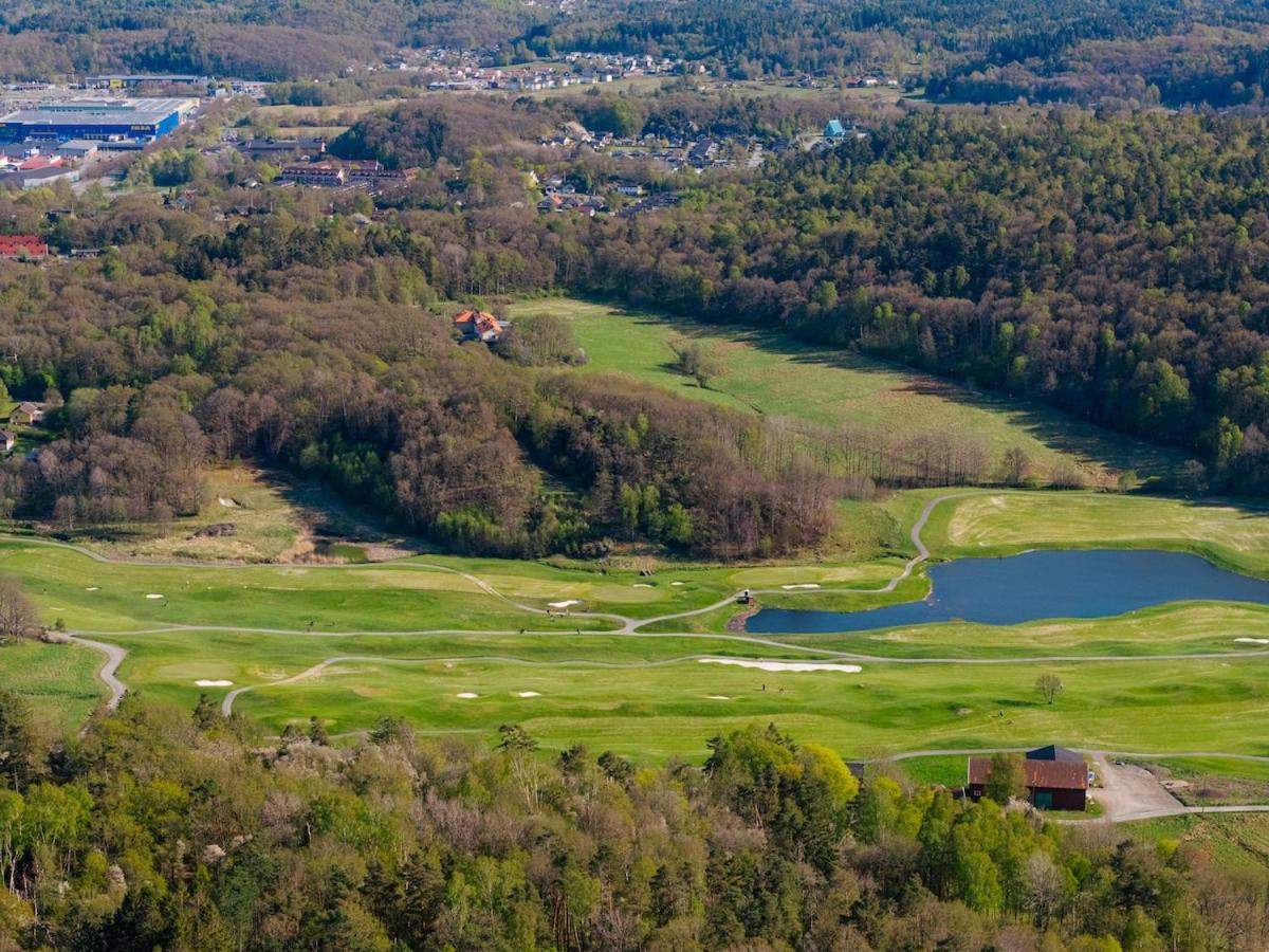 Townhouse with spa near Gothenburg and Hill's Golf Club - Chambres d'hôtes Mölndal