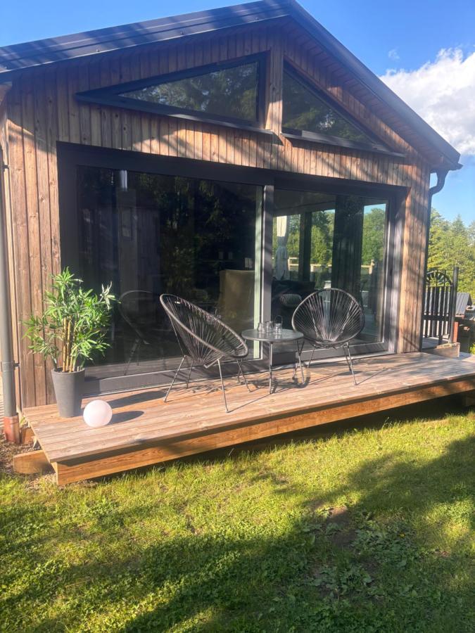 Stuga med spabad närhet till sjön Örlen - B&B Tibro