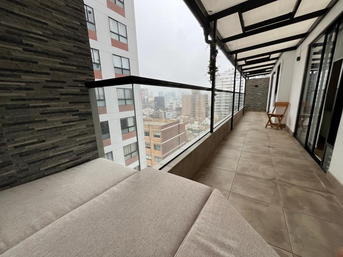 Modern 2BR Apartment with Terrace near San Isidro - B&B Lima