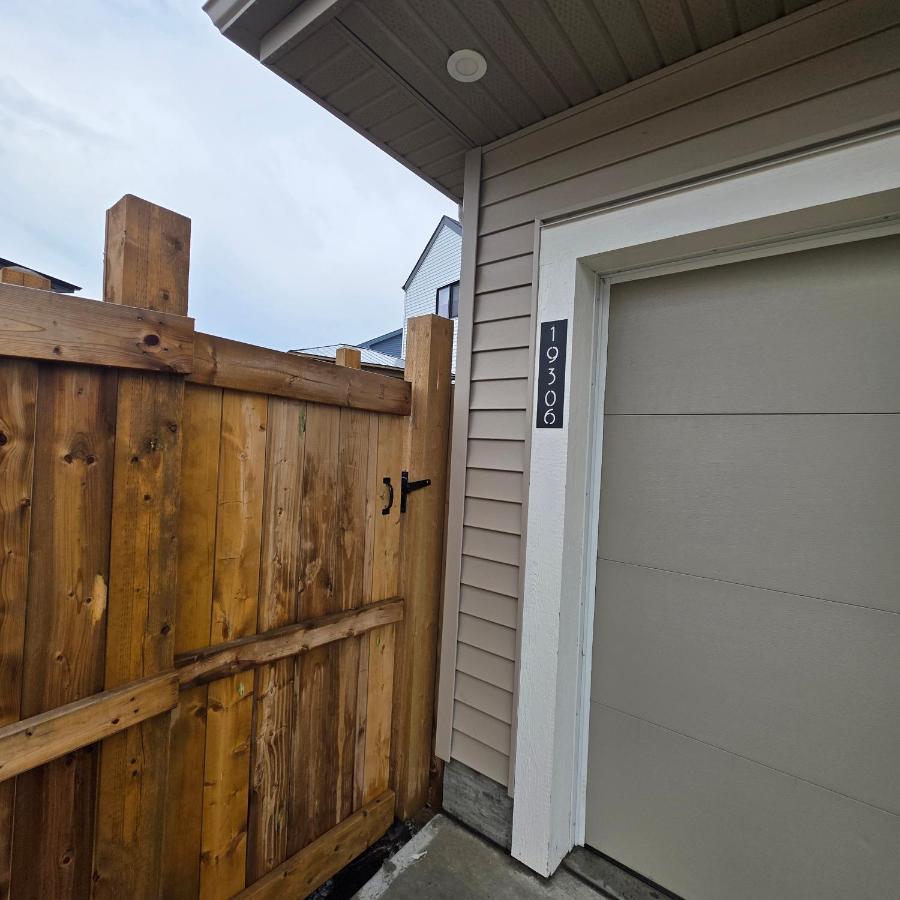 Modern 1BRM Private Suite - Free Parking- Near Henday - Ferienwohnung Edmonton