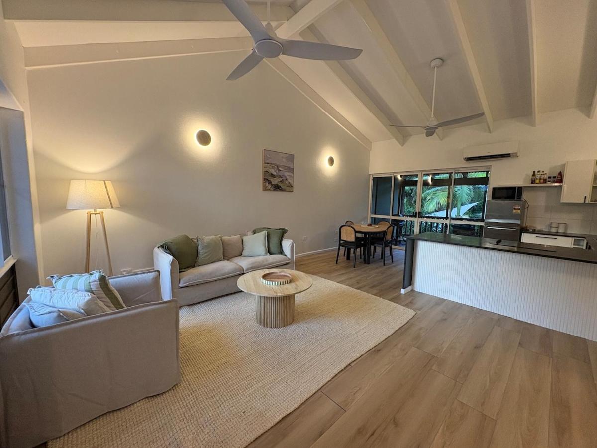 Stylish Tropical Villa with Lagoon Pool - B&B Port Douglas