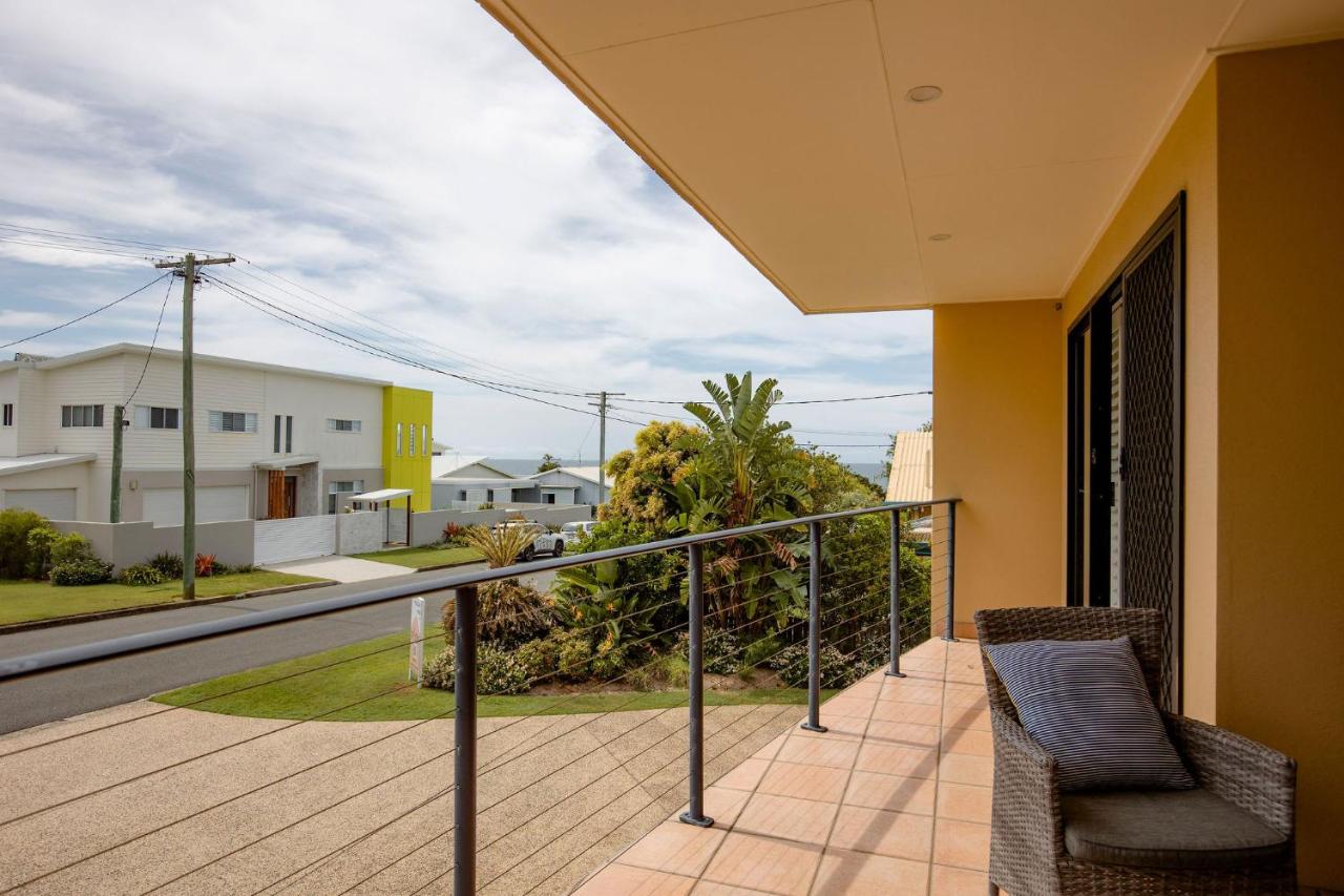 Colourful Shelly Beach Townhouse - Dog-friendly - B&B Caloundra