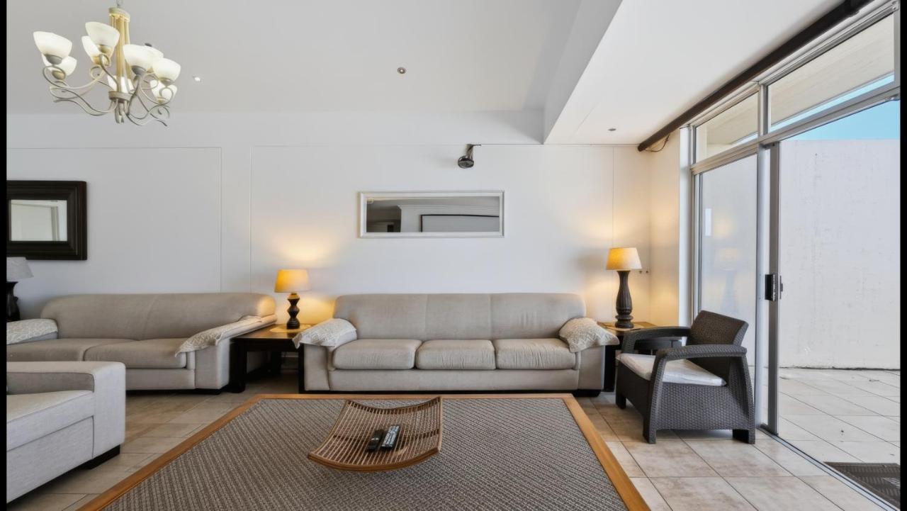 Santorini 402B - B&B Margate