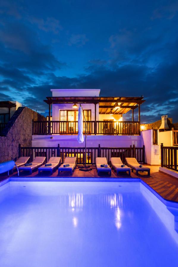 Villa Vista Rey - 6 Bedroom - Heated Pool - Amazing Views - Pool Table - Vista Lobos - Playa Blanca - Chambres d'hôtes Playa Blanca