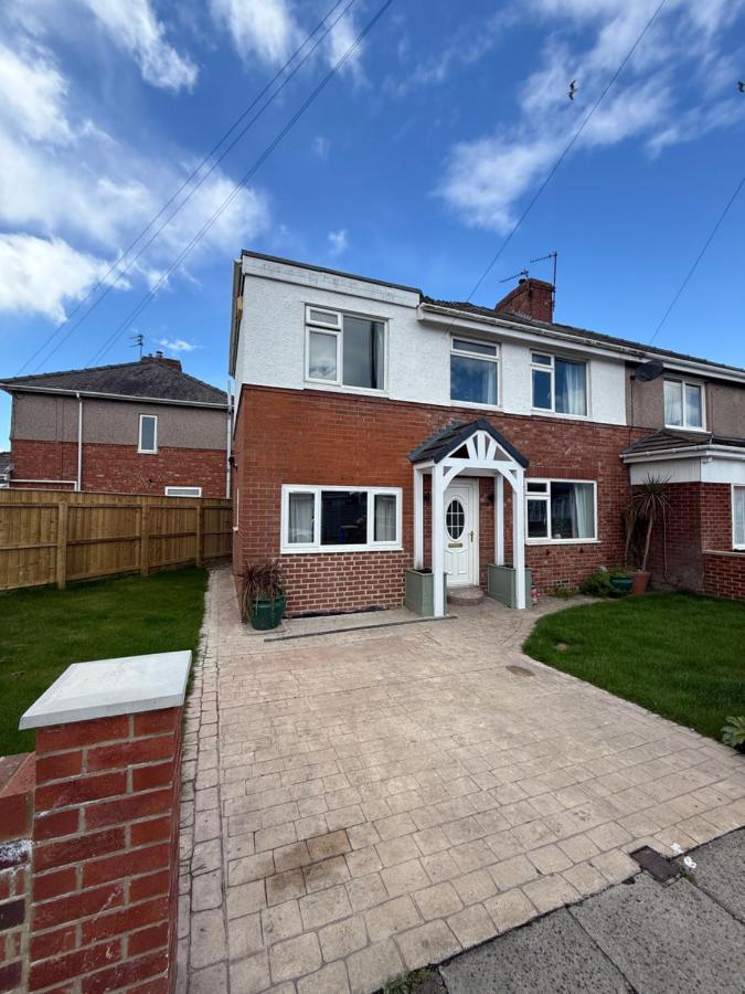 ResiLets - THE NEWLAND Large 5 Bed IDEAL for Contractors Holidaymakers - B&B Blyth
