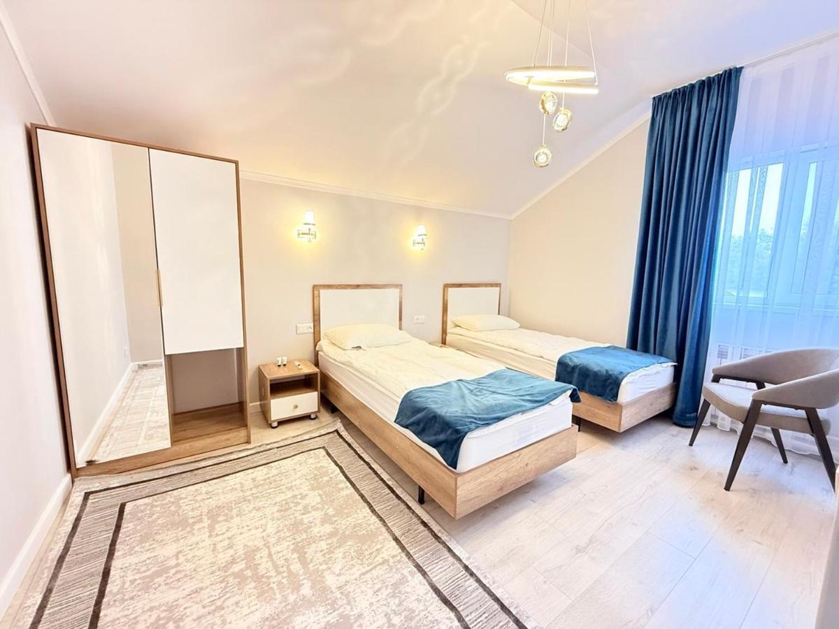 Meyman guest house - Bed and Breakfast Karakol