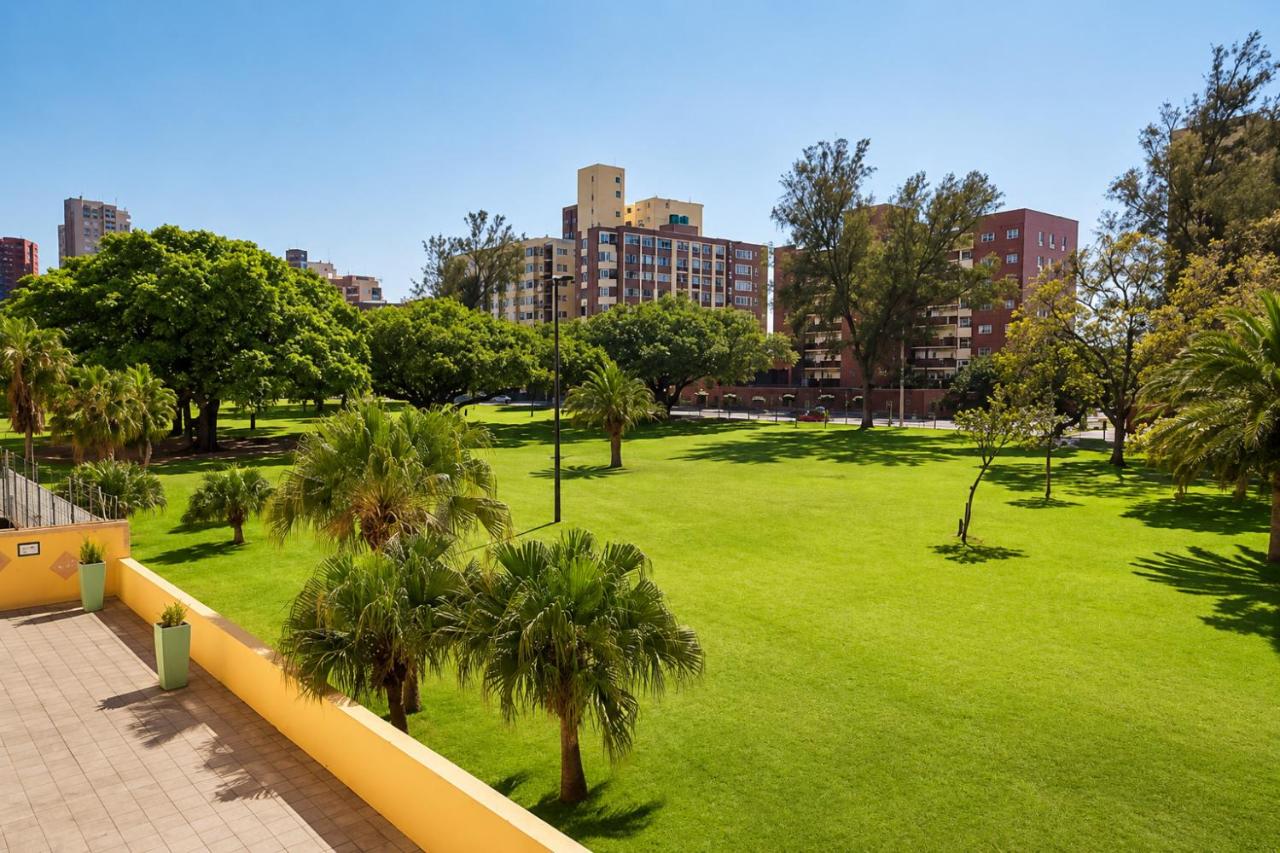 Oceanic 2 Bedroom Apartment - Ocean and Park View - Self-Catering - B&B Durban