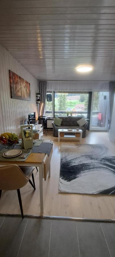 Ferienwohnung im Schwarzwald mit Blick ins Grüne und Balkon - B&B Schönwald