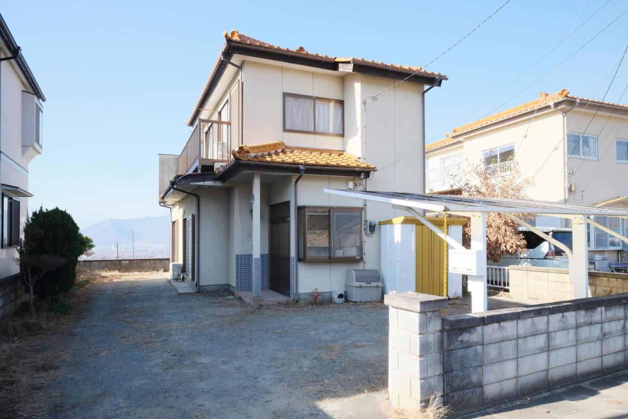 Villa Vino ぶどう畑を望む貸切一軒家 - B&B Fuefuki