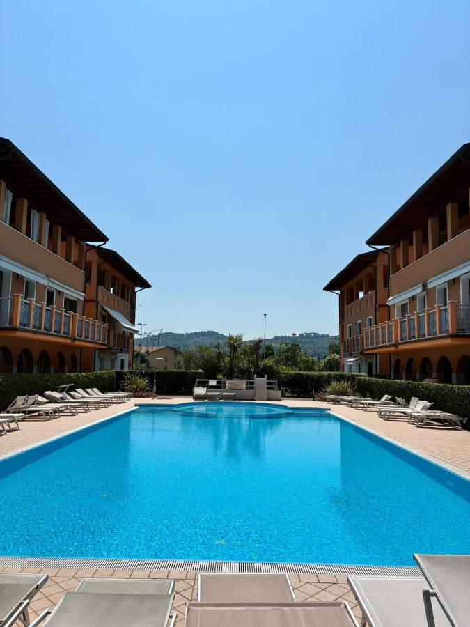 Freestyle Apartment By Bookinggardalake - Bed and Breakfast Salò