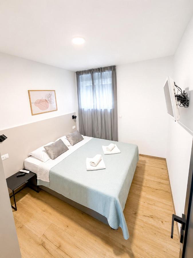 Airport Petra 3 - Bed and Breakfast Čilipi