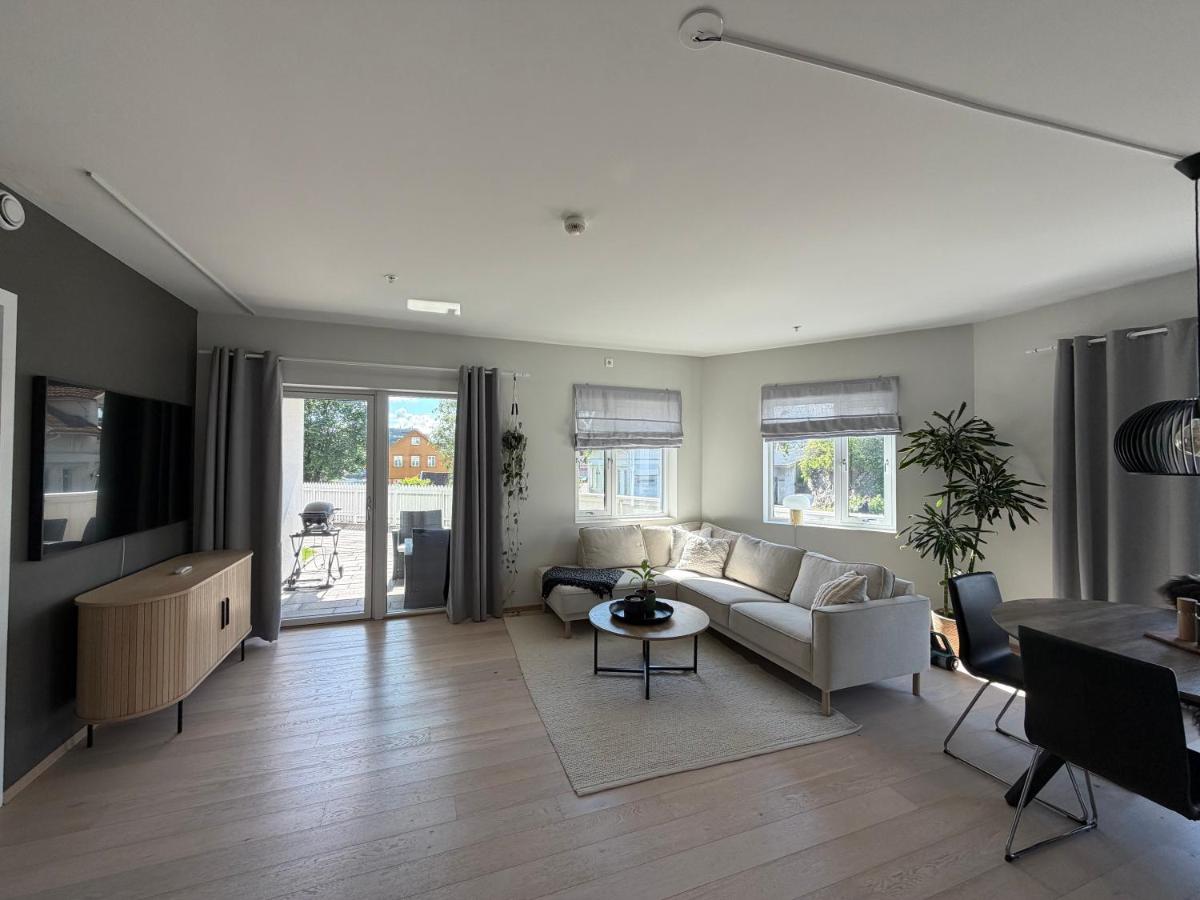 Central Modern Apartment, Walk to Beach & City Centre - Chambres d'hôtes Kristiansand