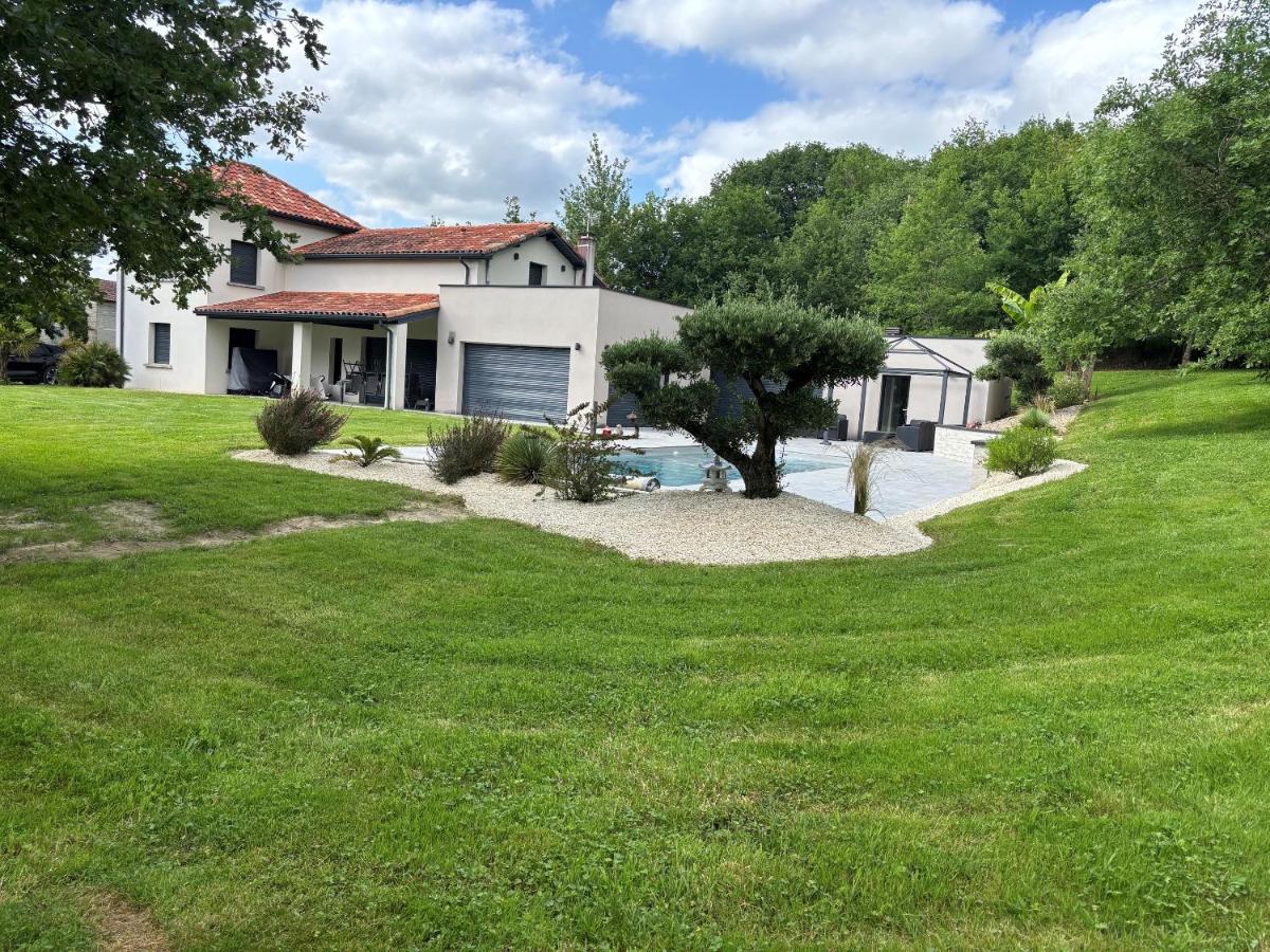 Villa au coeur du Gers avec vue sur les Pyrénées - Chambres d'hôtes Caumont