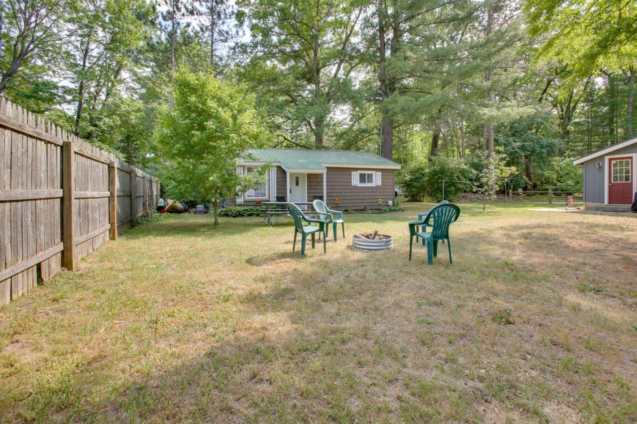 Updated Wellston Cabin, Walk to Lake Beach + Dock! - Bed and Breakfast Irons