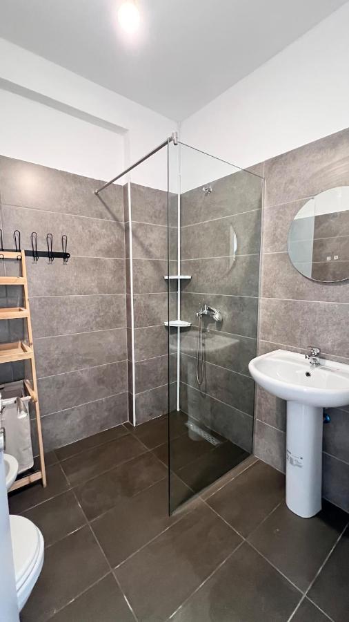 Peaceful Two-Bedroom Retreat - B&B Durrës