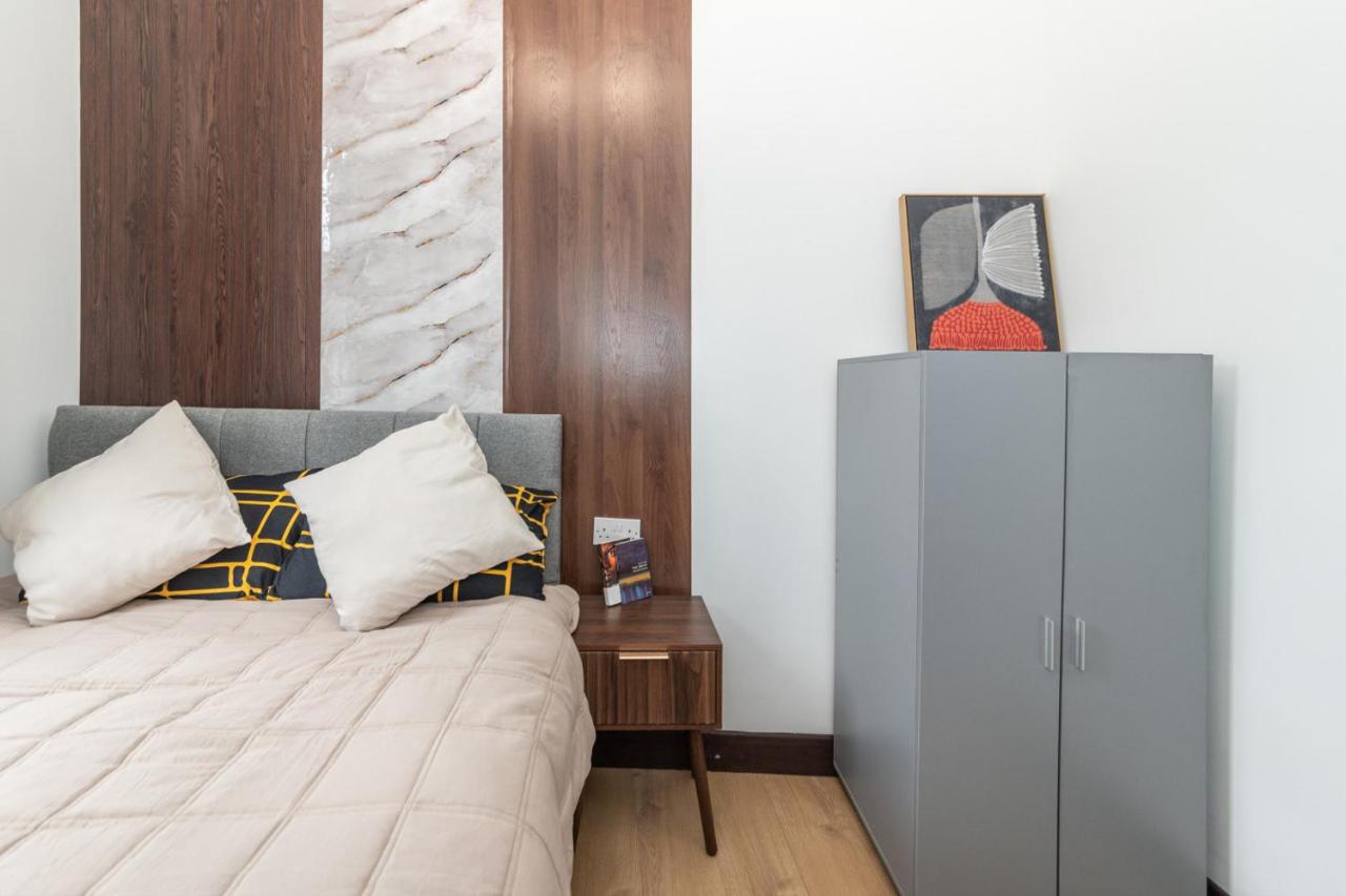 Nova Kensington, Brand-New 1-Bed Flat with AC, Sleeps 3 - B&B Londra
