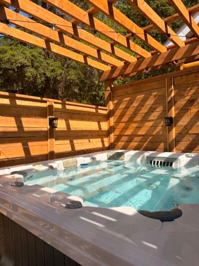 Log cabin with SPA, pool, and small beach - Ferienwohnung Mont-Tremblant