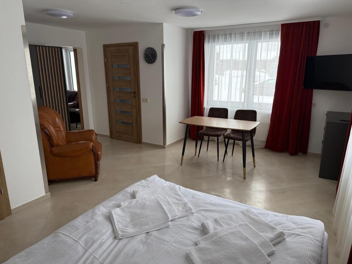 SALGIRDO svečių namai - B&B Kelmė