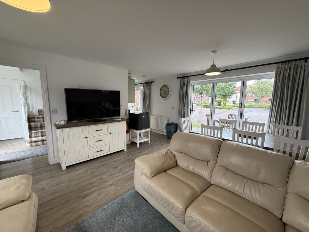 Bay Tree House - The Bay Filey, sleeps 8, 2 dogs welcome - B&B Filey