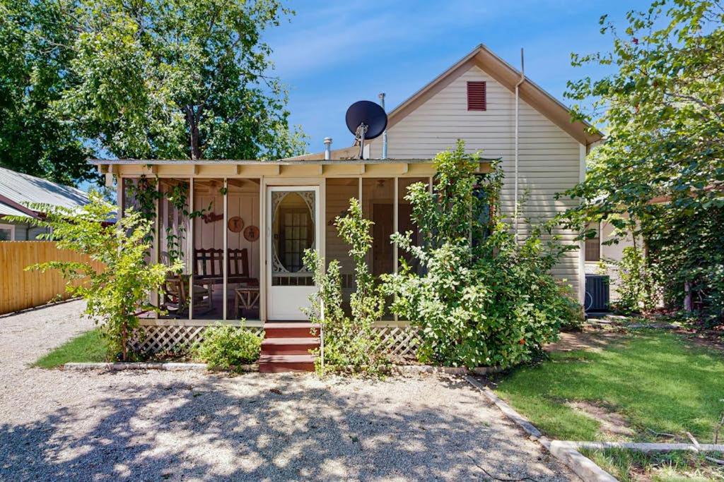Peaceful Home Right Near Downtown - Walk Everywhere, 2 Dogs Welcome - Bed and Breakfast Fredericksburg