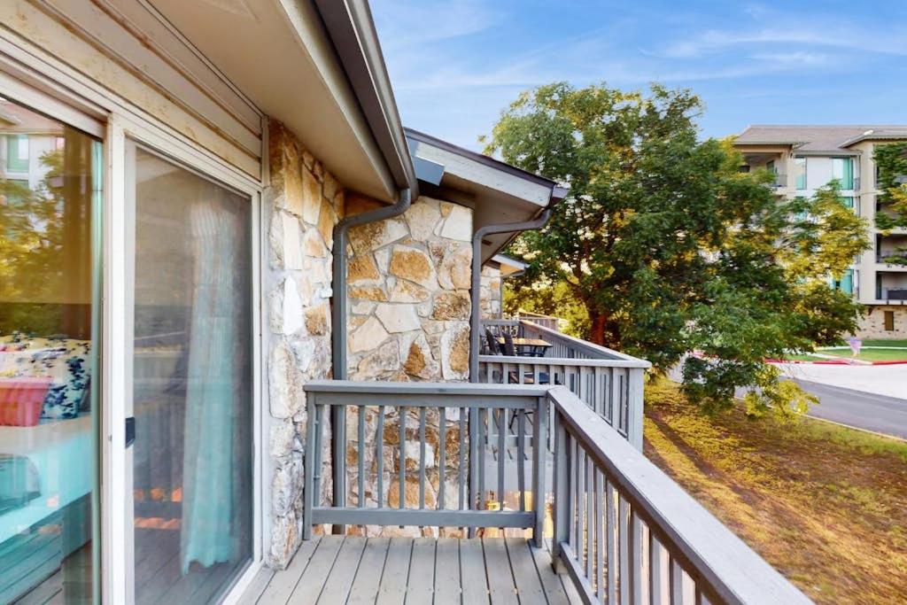 Condo Near Lake Horseshoe Bay with Private Balcony, Washer/Dryer, A/C, WiFi - Chambres d'hôtes Horseshoe Bay