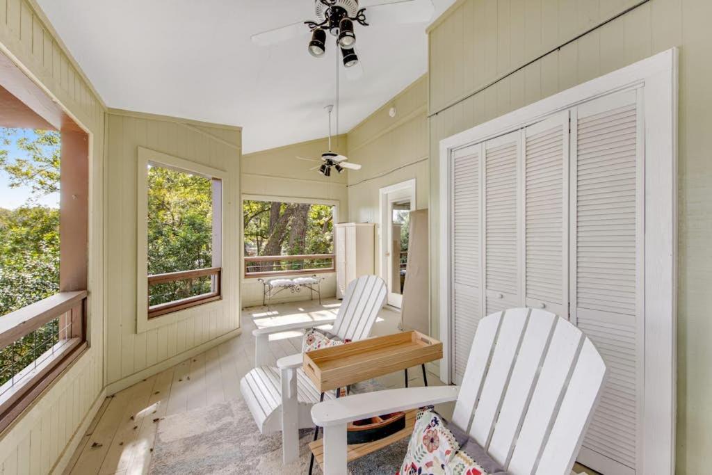 Two-Story Waterfront Retreat with Boat Dock, Two Firepits & Two Kayaks - B&B Burnet