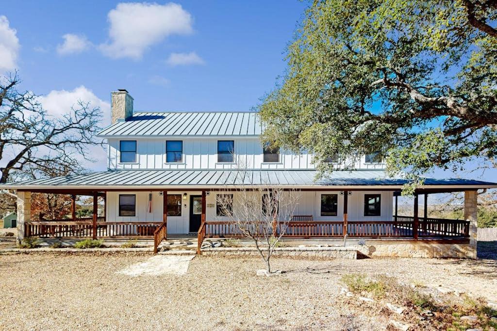 Peaceful Home with Fire Pit, Gazebo, Patio, & Amazing Deck Views - Dog-Friendly - B&B Fredericksburg