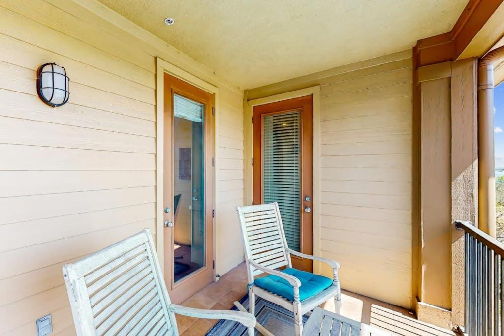 Water-View Condo with Balcony, Smart TVs, Washer/Dryer and Pool - Chambres d'hôtes Horseshoe Bay