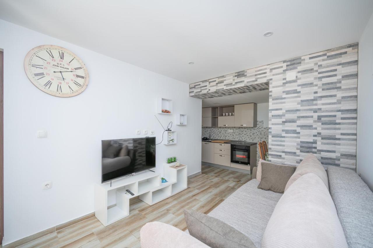 Appartamento con 1 Camera da Letto, Terrazza e Vista Mare