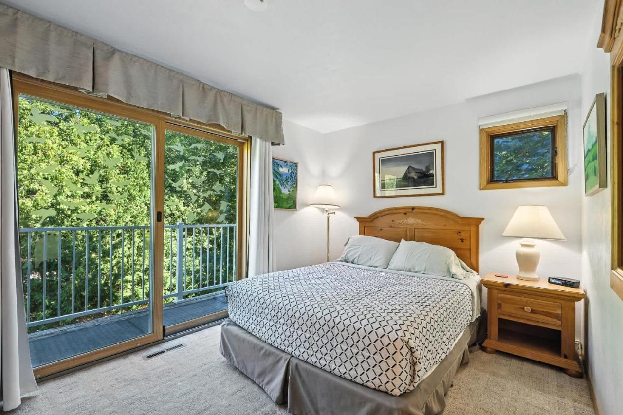 Hilltop Hideaway Unit B-5 by Simple Life Rentals - Bed and Breakfast Fish Creek