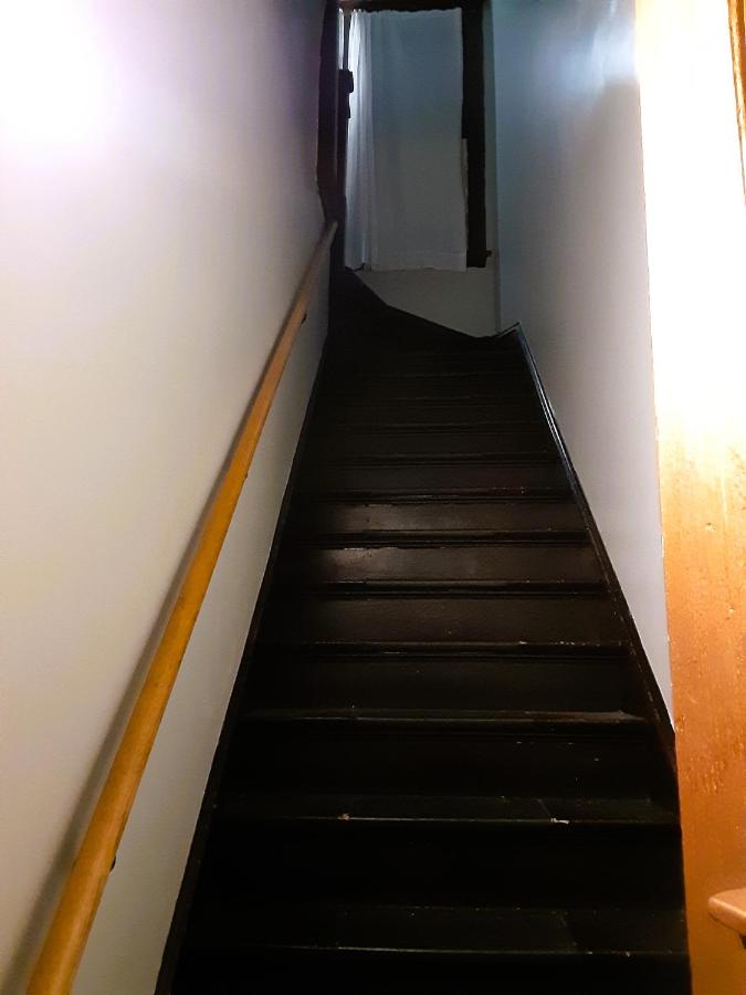 The Roscoe Village Guesthouse - B&B Chicago