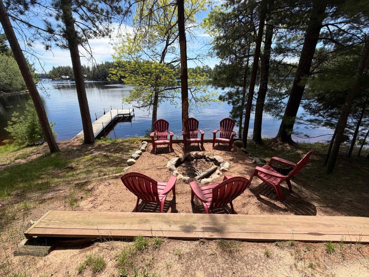 Little Red Lakeside Cabin - B&B Three Lakes