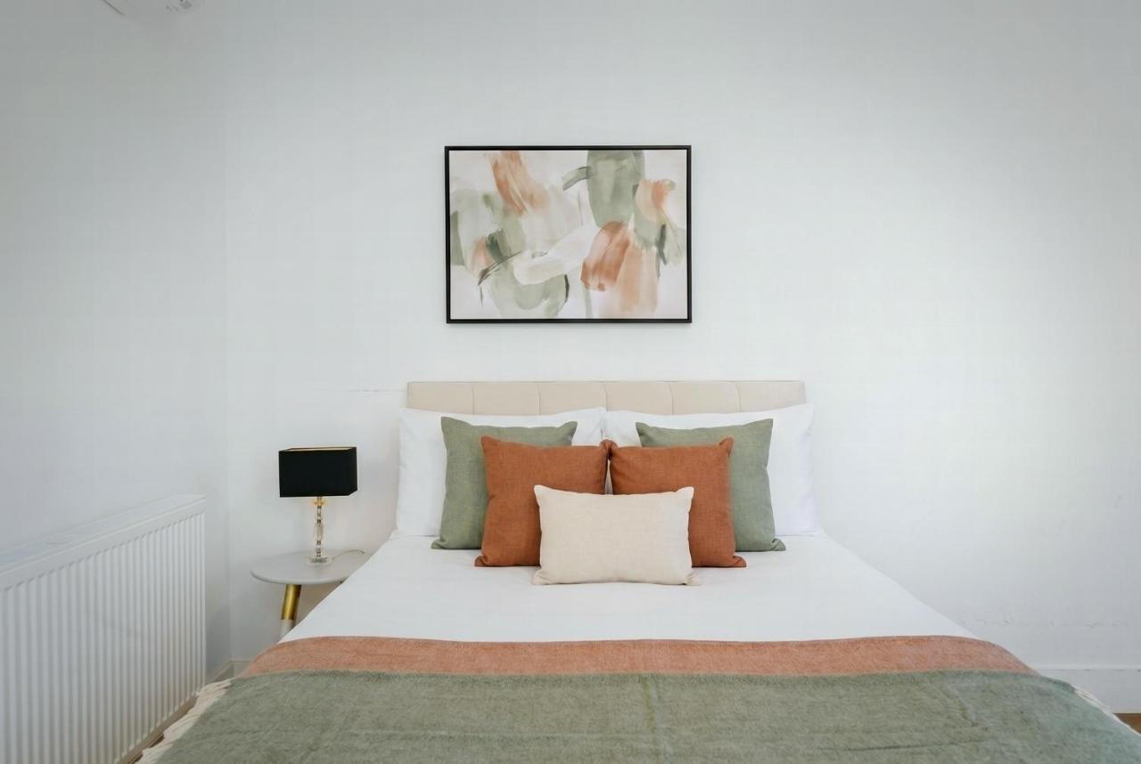 Hububb Steps from the Hyde Park with Terraces and Cool AC - B&B Londra
