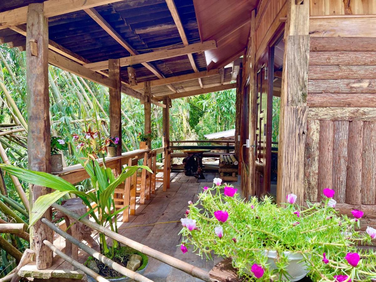 Red Dao Homestay and Entire bungalow - Chambres d'hôtes Tả Van