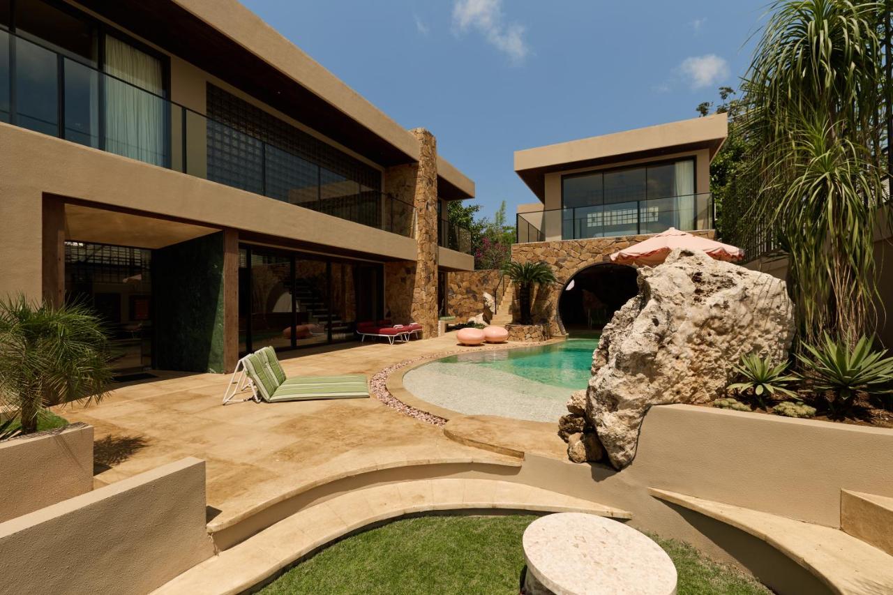Slim Summer House, 4 bedroom Mid Century Villa in Uluwatu - B&B Uluwatu