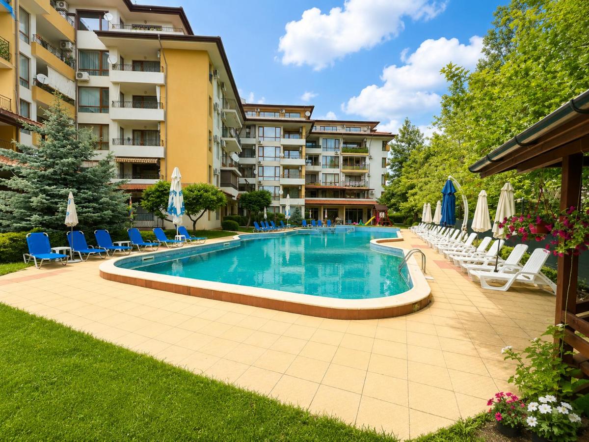 Diamond Bay - Pool and Holiday - B&B Sunny Beach