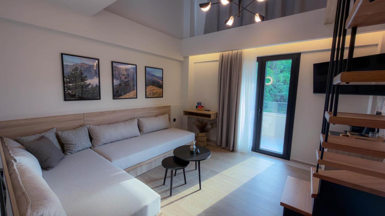 Deluxe Room - Split Level with Mountain View & Sea View