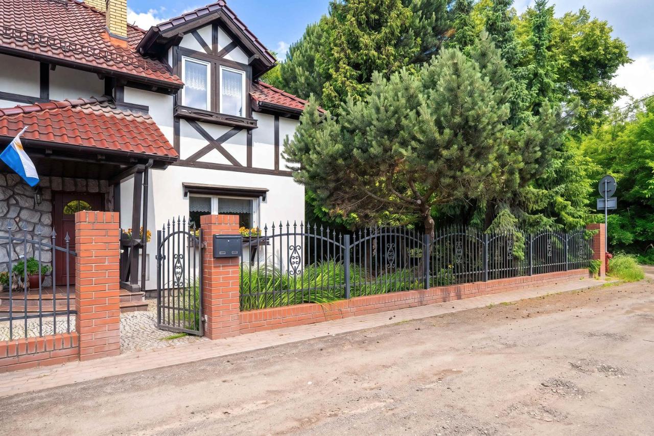 Secesyjny Apartament w Spokojnej Okolicy z Dwoma Sypialniami i Miejscem do Pracy by Noclegi Renters - Ferienwohnung Posen