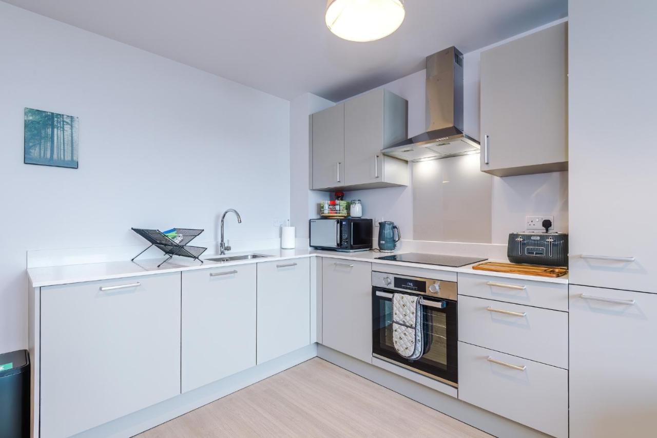 2BDR Old Trafford Free Parking Rooftop Terrace - B&B Manchester