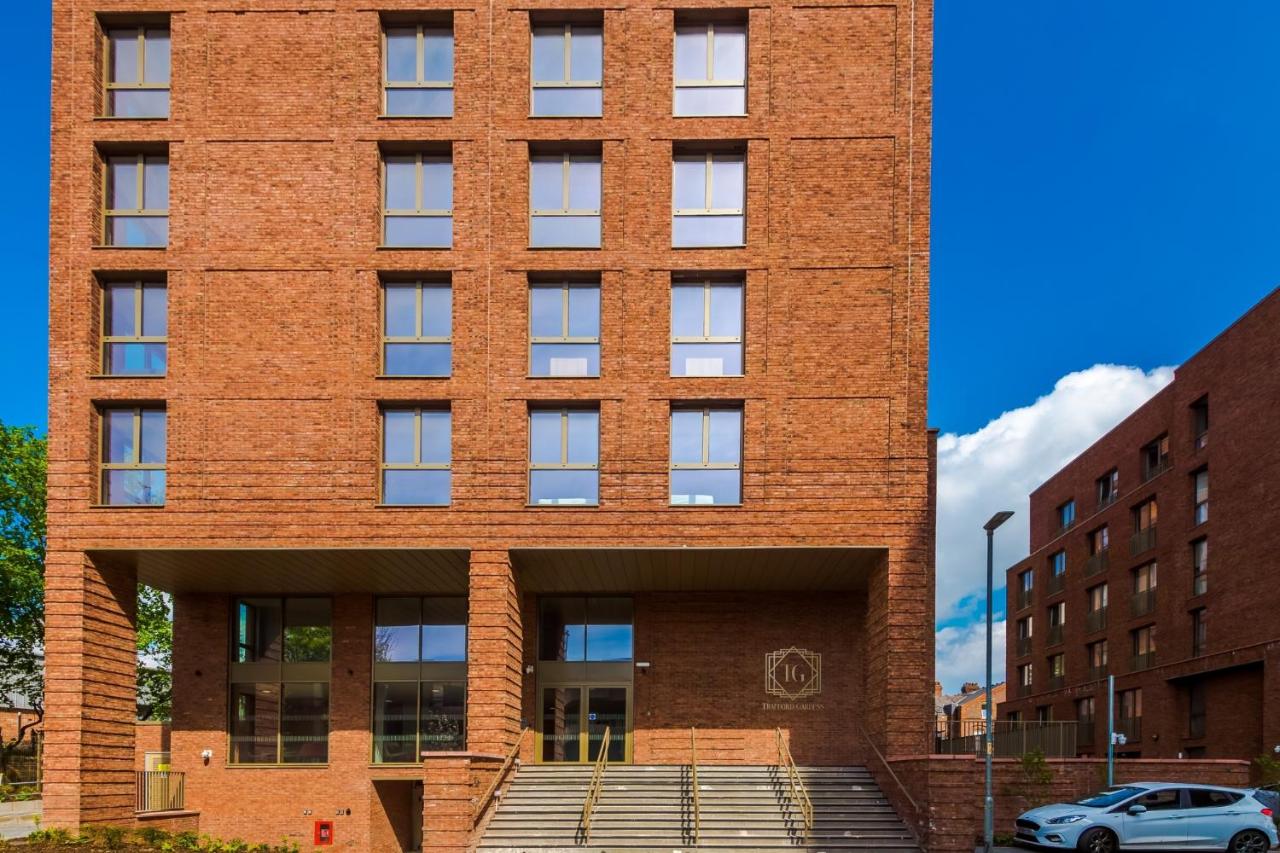 2BDR Old Trafford Free Parking Rooftop Terrace - B&B Manchester