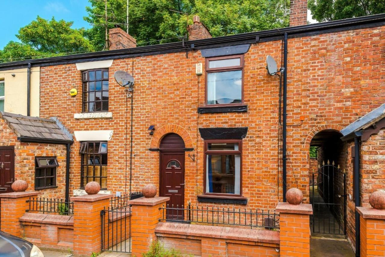 2BDR Droylsden House In Manchester With WParking - B&B Mánchester