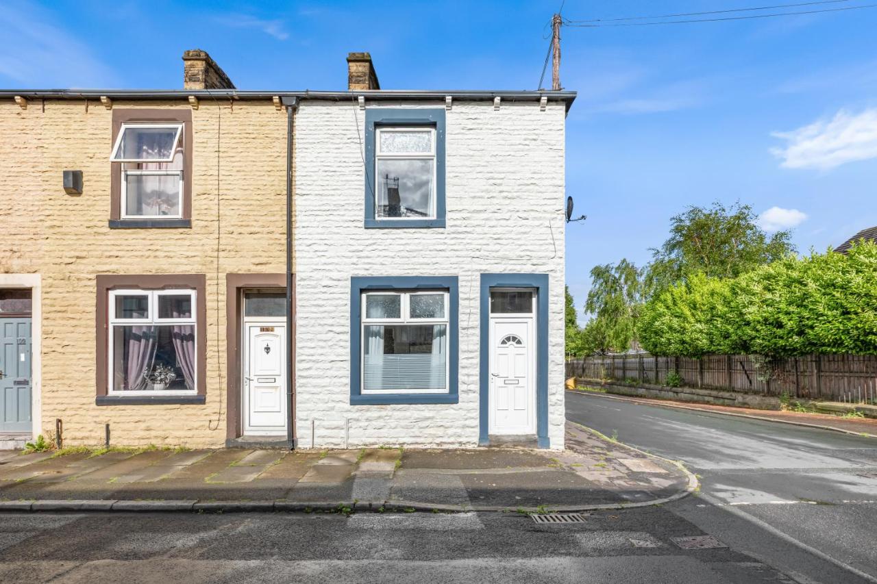 Spacious 3BR Home Near Burnley Town Centre - B&B Burnley