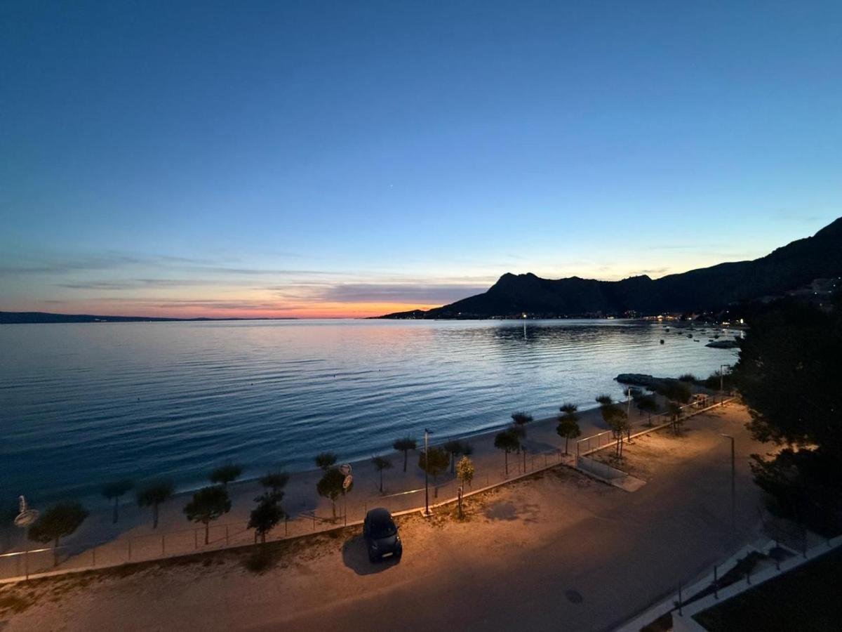 Beachfront Apartment Tara - B&B Omiš