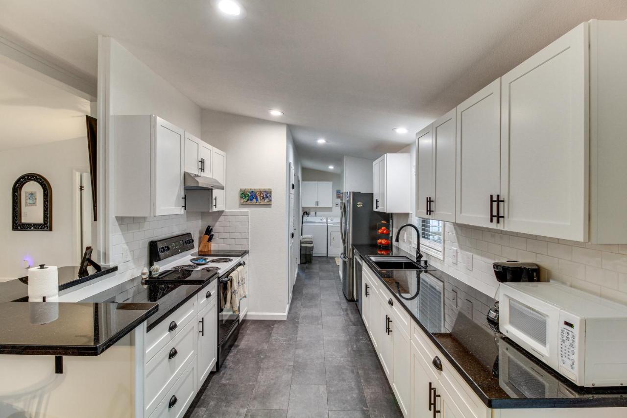 Newly Remodeled, Great Porches, and Dog Friendly - Ferienwohnung Port O'Connor